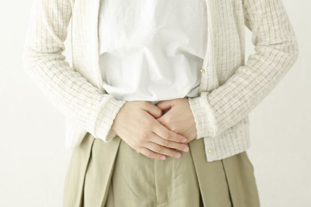 体は重力には逆らえない。下がる、垂れる一方