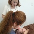 フェイシャル技術の一つポイントメイクオフを学ぶ